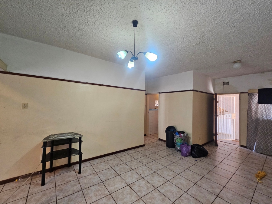 To Let 2 Bedroom Property for Rent in Adamayview North West